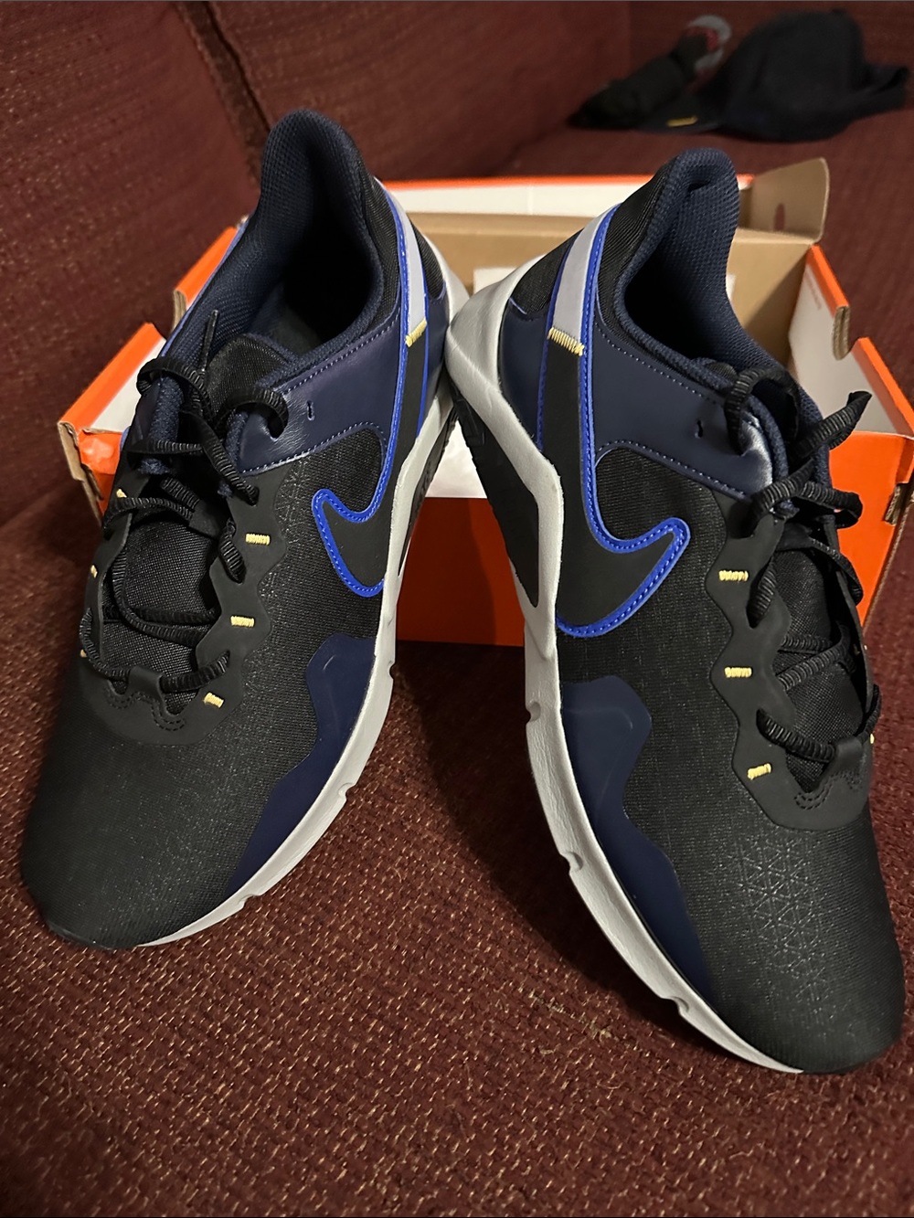 Nike Men's Black and Navy Athletic Sneakers with Blue Trim